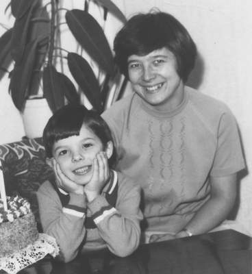 Vtedy mama a syn, dnes babka a otec.